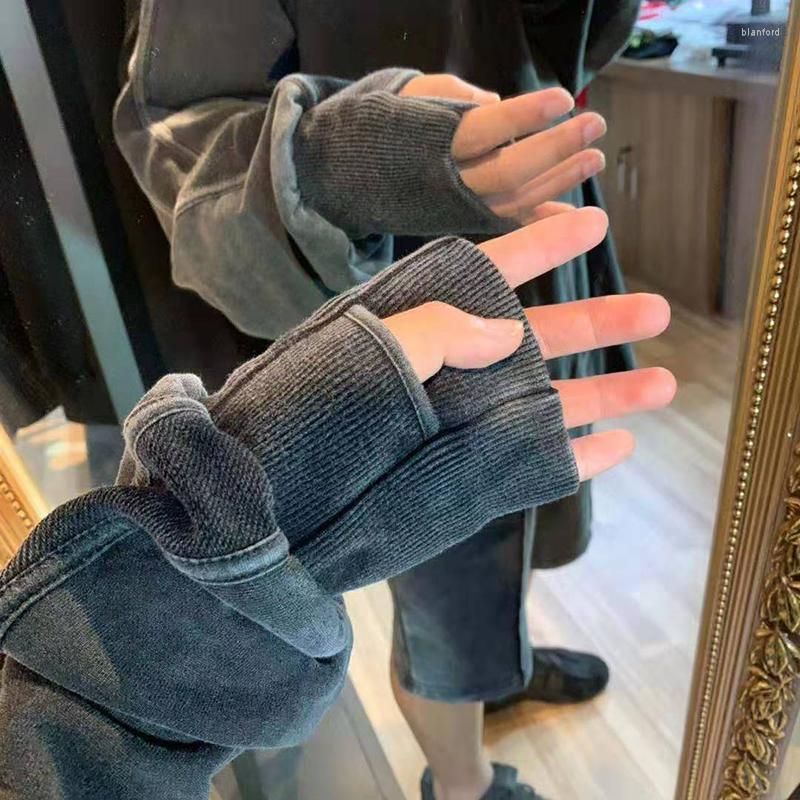 grey thumb hole hoodie close uo pver wrists and hands